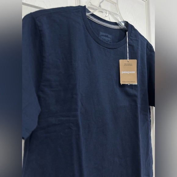 Patagonia Women's Medium Fitz Roy Icon Responsibili-Tee T-Shirt Navy Blue NWT - Picture 2 of 16